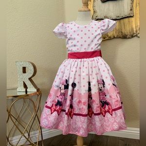 Minnie Mouse dress for girls. Size 5T